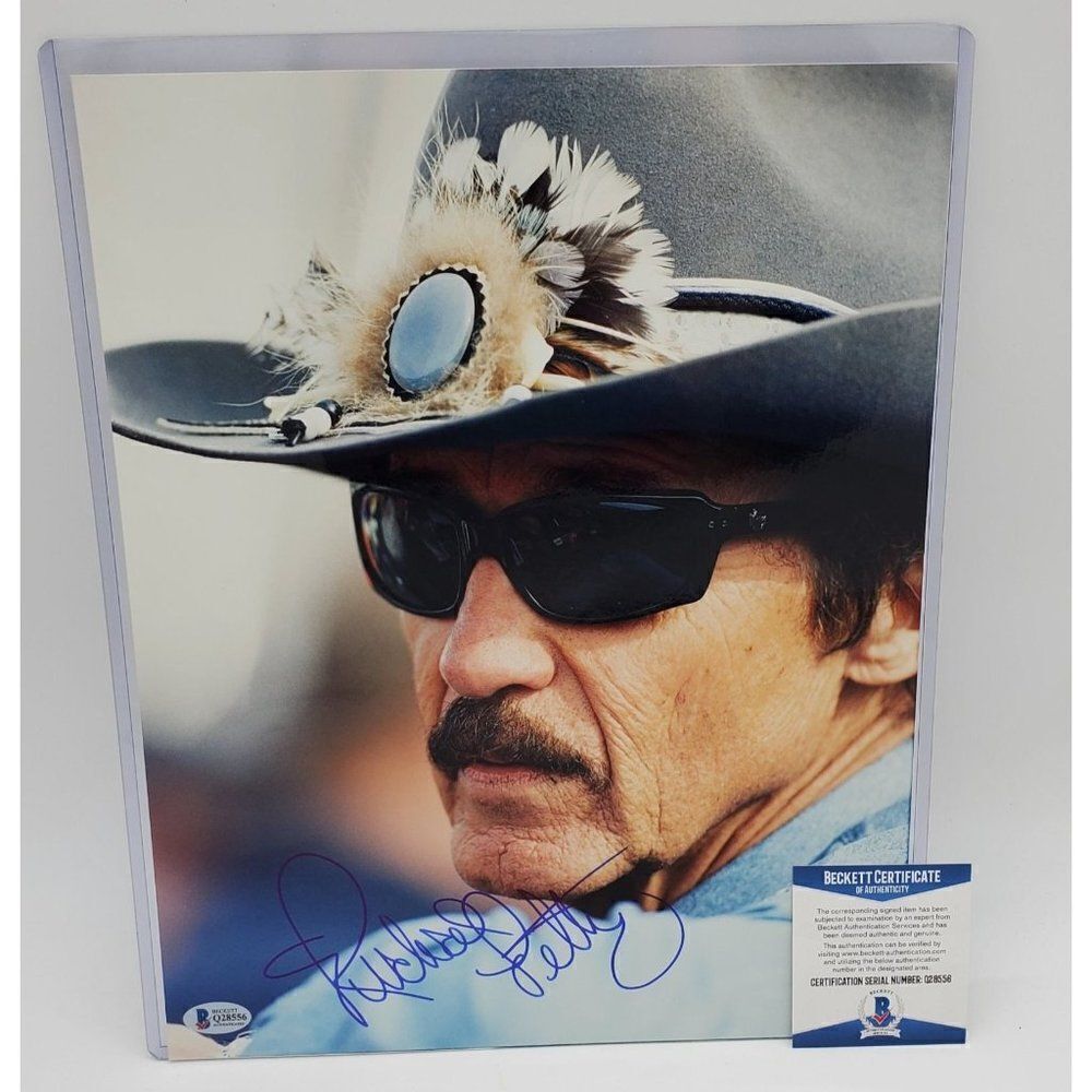 Richard Petty Signed Photo 11X14 Nascar King Beckett COA